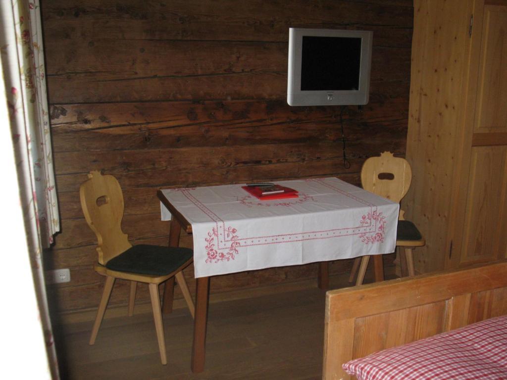 Malernhof Bed & Breakfast Kitzbuhel Ruang foto